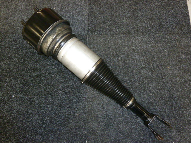 Jaguar XJ 2003-2005 untill G49700 Sport airsuspension front. USED