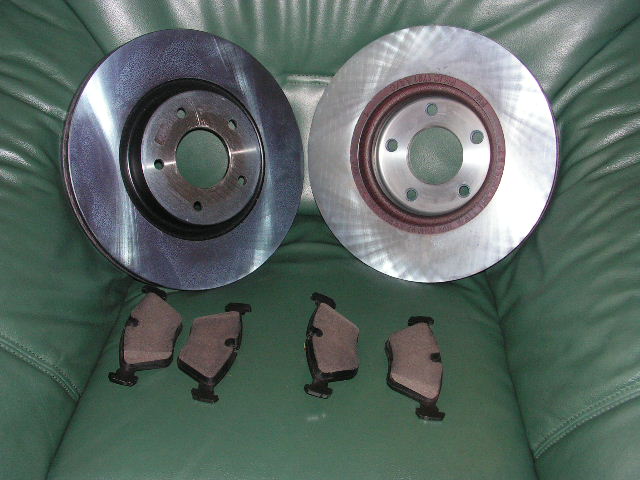 Jaguar XKR/8 set brake-discs and brake-blocks front. NEW