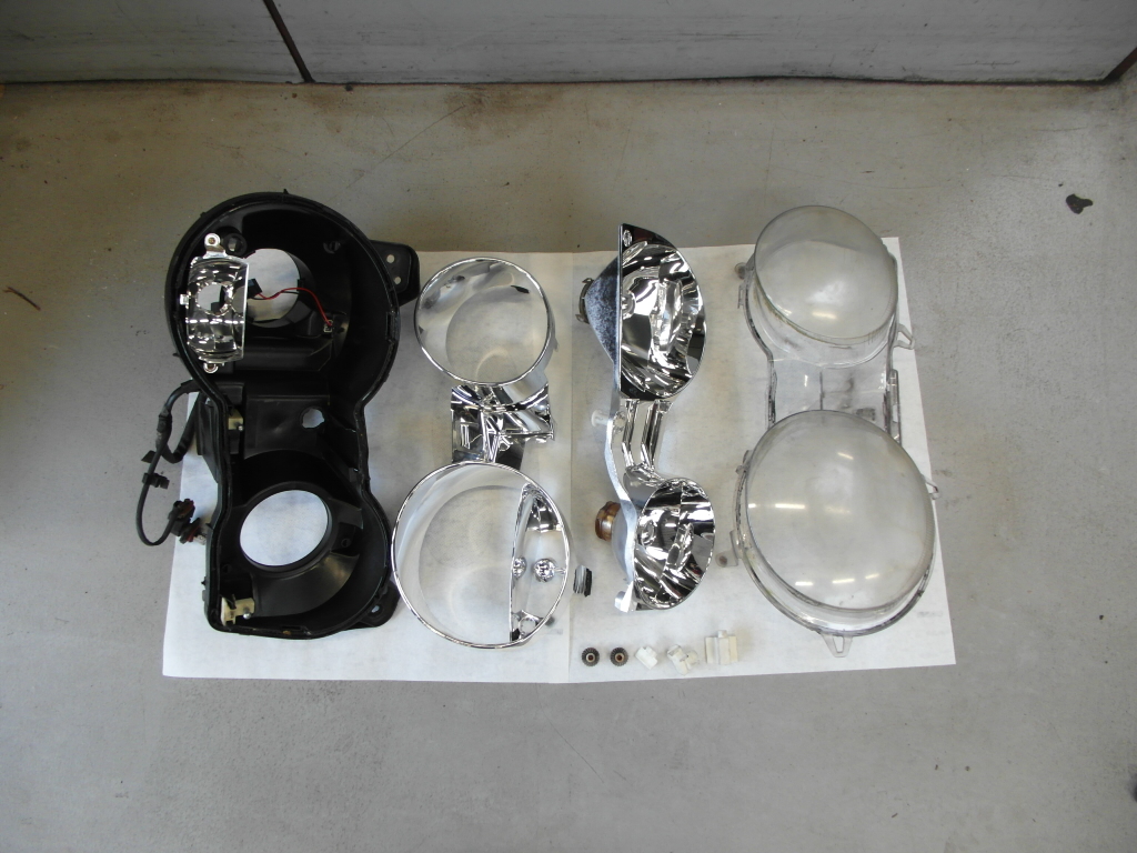 The fixing of used S-Type- and X-Typeheadlights left/right-xenon and halogeen.