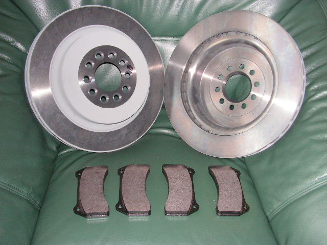 Jaguar XJ as from 2003 front. Set of brake-discs and brake-block