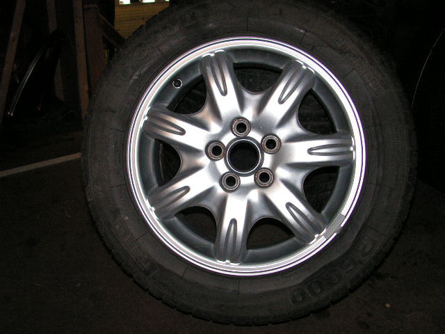 Jaguar S-type 16-Inch rims with used tyres