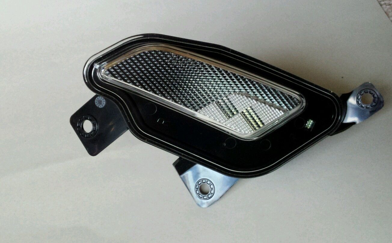 Fog lamp 5.0L supercharged right rear NEW T2R2184