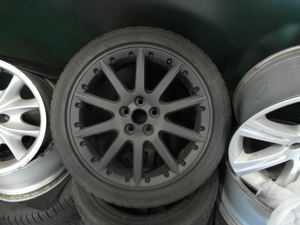 Jaguar X-type 2001-2010 set von 18-inch Felgen 2 tlg. in mattschwarz mit gebrauchten Reifen