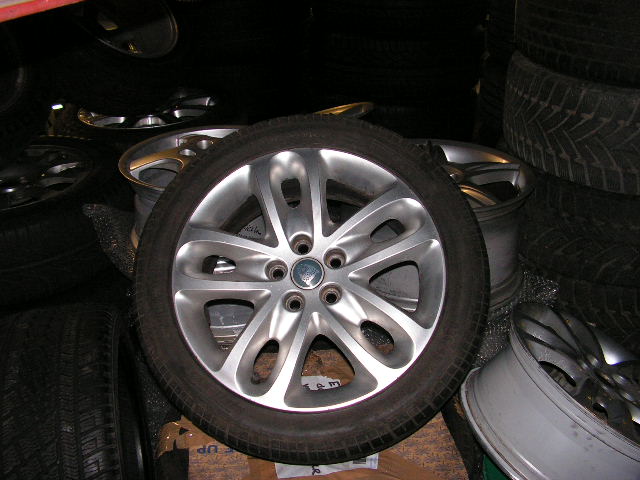 Jaguar X-type 17-Inch rims with used tyres