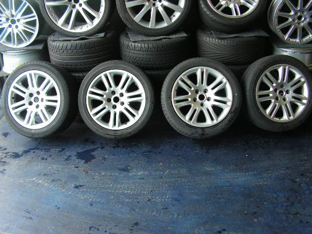 Jaguar XKR/8 1996-2006 Set van 4 18-Inch velgen met banden