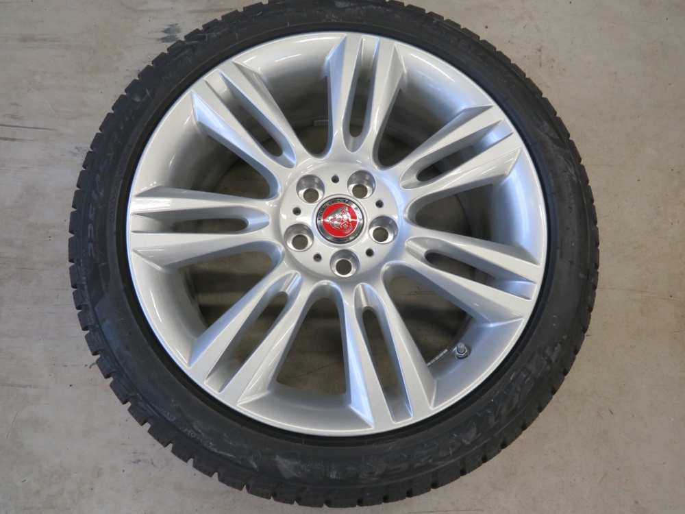 Jaguar XE 18 inch Matrix wheel without tyre T4N1677 GX731007SA new