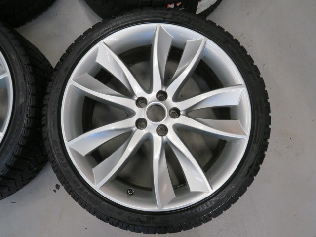 Jaguar XF 20 Inch Hydra wheels with wintertyres C2Z17050