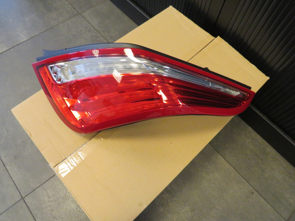 Jaguar XJ rear right taillight C2D51413 AW93-13404-AG New