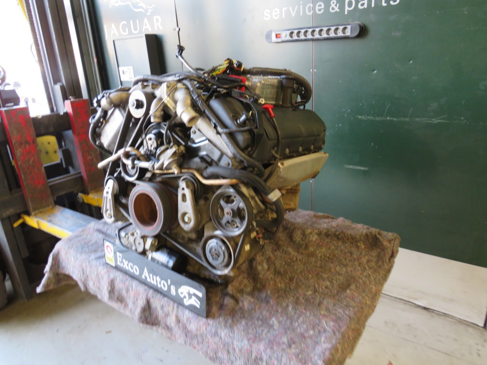 Jaguar 4.2 V8 S/C motor Komplett mit 43589 KM AJ88509