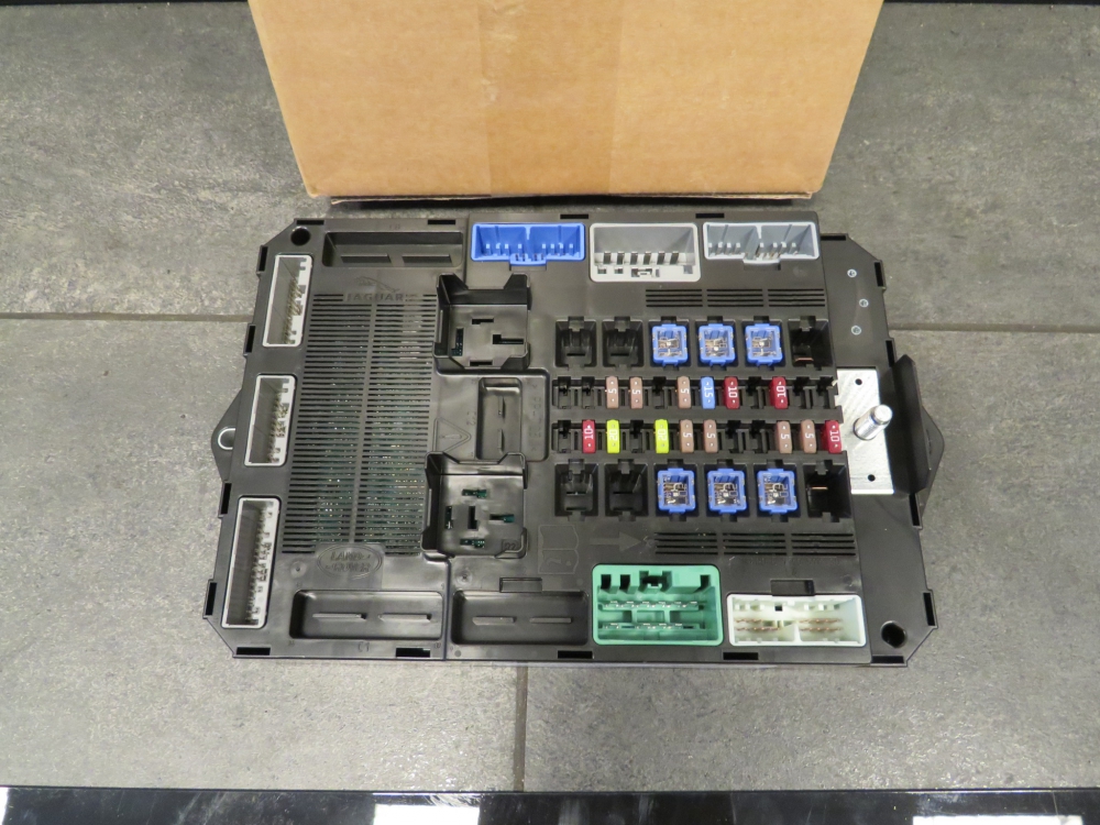 Jaguar XF  front fusebox DX23-14B476-AE DX2314B476AE AF AG AH C2Z26064 C2Z26704 C2Z26960 C2Z32178