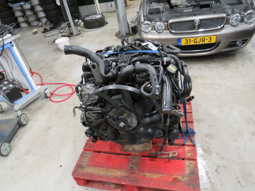 Range Rover Sport 3.6 TDV8 engine LR006702 with 69324 Km Used