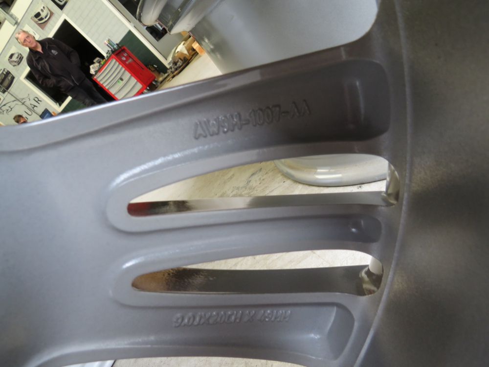 Jaguar XJ 20 inch velgenset Mataiva C2D10951 C2D10952  AW9M1007DA AW9M1007AA Nieuw