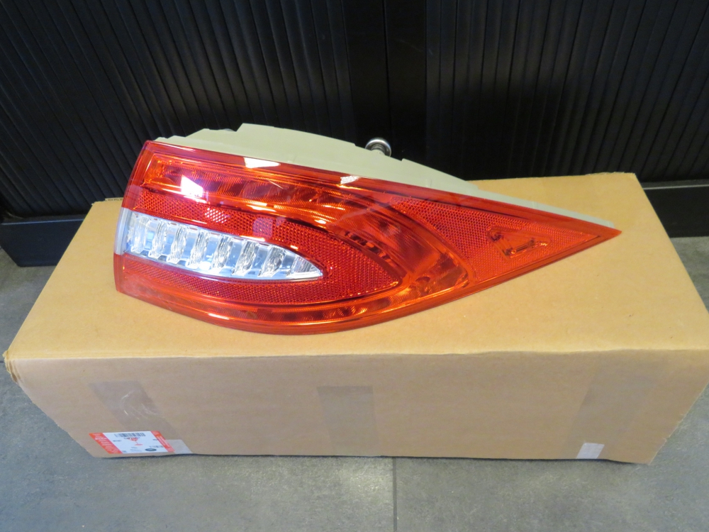 Jaguar XK rear right outer taillight from 2009 LED C2P21451 BW8313404AA New