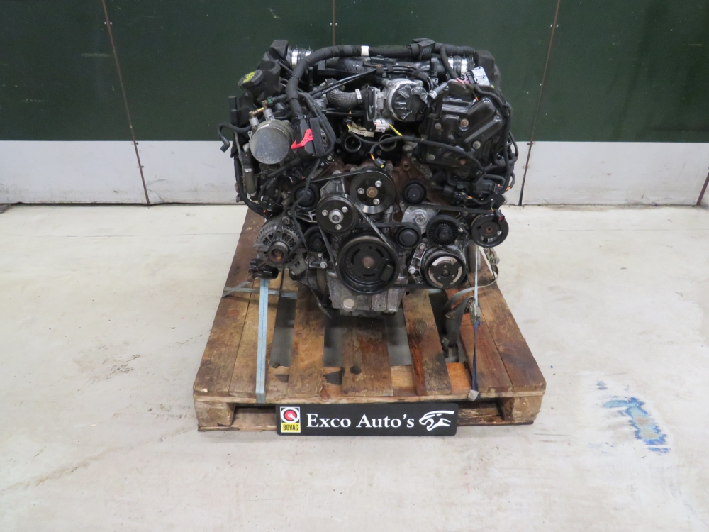 Range Rover 4.4 TDV8 motor compleet met  73831 KM