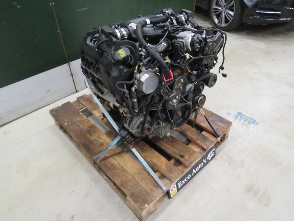 Range Rover 4.4 TDV8 motor compleet met  73831 KM