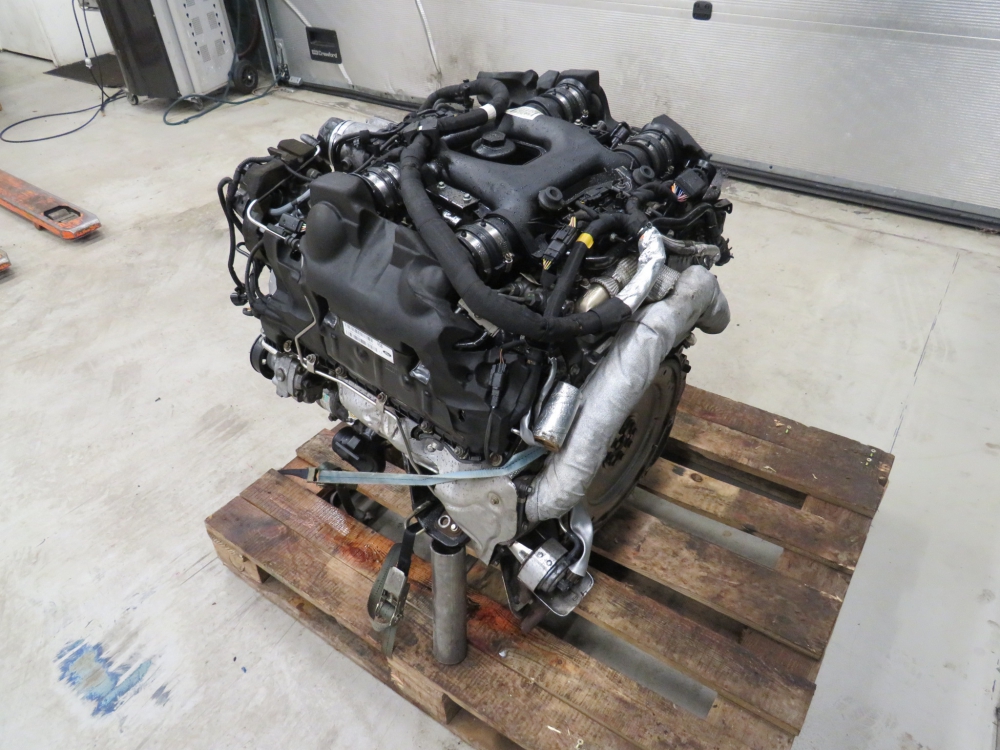 Range Rover 4.4 TDV8 motor compleet met  73831 KM