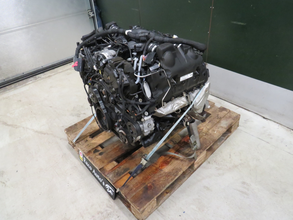 Range Rover 4.4 TDV8 motor compleet met  73831 KM