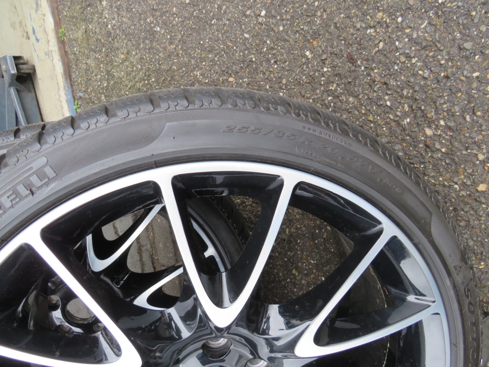 Jaguar 20 inch Vortex velgenset met winterbanden C2P21957 C2P21958 Gebruikt