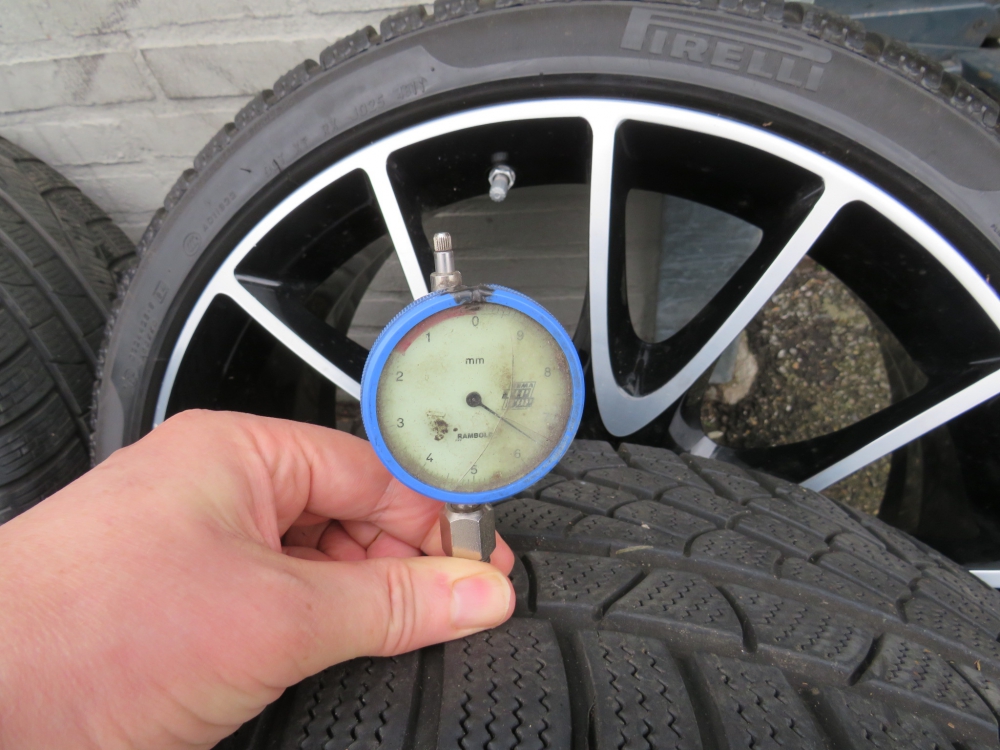 Jaguar 20 inch Vortex velgenset met winterbanden C2P21957 C2P21958 Gebruikt