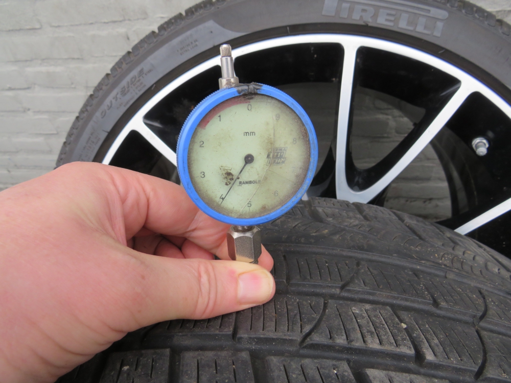 Jaguar 20 inch Vortex velgenset met winterbanden C2P21957 C2P21958 Gebruikt