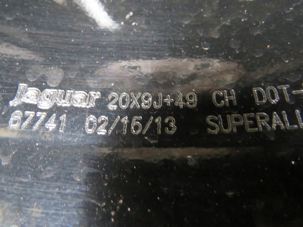 Jaguar 20 inch Vortex velgenset met winterbanden C2P21957 C2P21958 Gebruikt