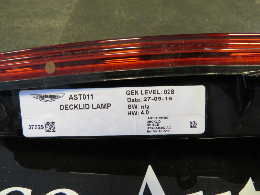 Aston Martin DB11 decklid lamp rechts HY53138452AC gebruikt