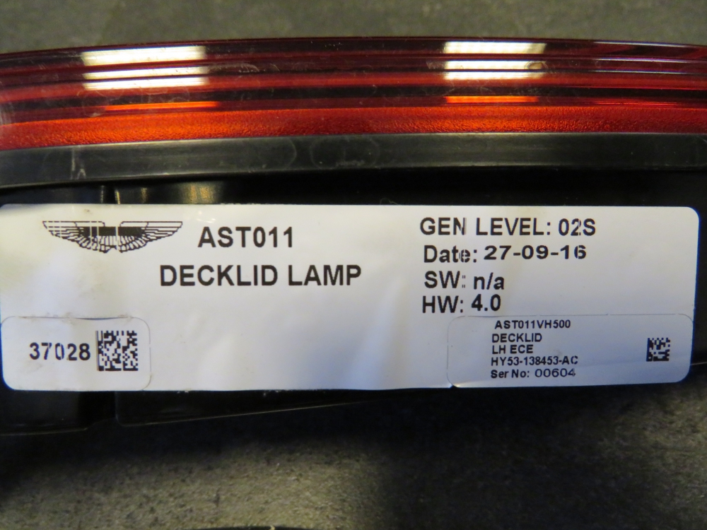 Aston Martin DB11 decklid lamp links HY53138453AC gebruikt